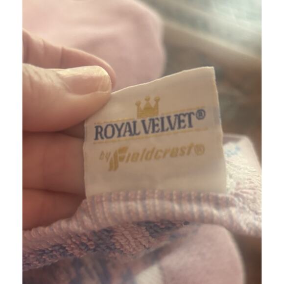 EUC Vintage Fieldcrest Royal Velvet Bath Towel Combed Cotton Loops Pink Zig Zag - Picture 2 of 5